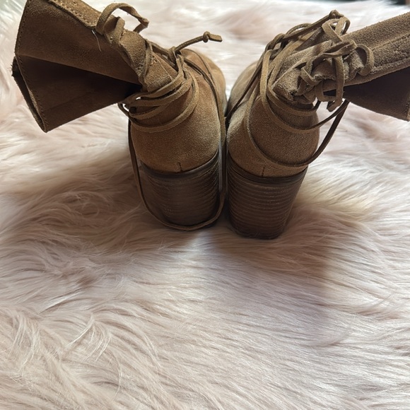 Toms Tan Lace Up Boots - Picture 7 of 10